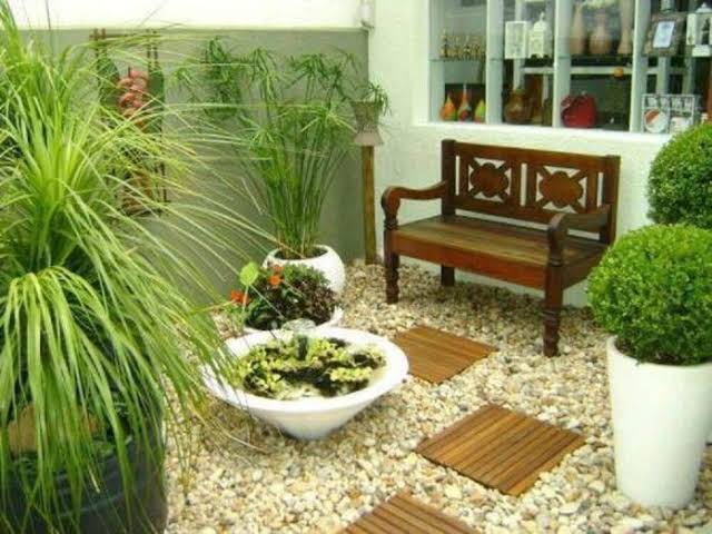 Jardim com vasos